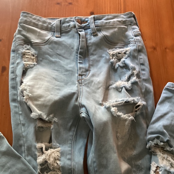 Cute ripped Jeans! - Picture 7 of 8